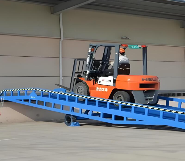 清原移动式卸货平台（叉车用）